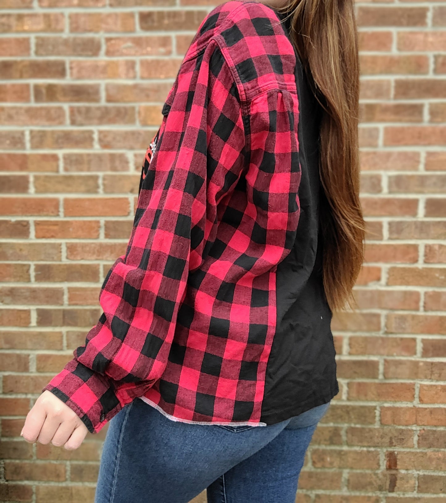 Sabrina Carpenter flannel tee