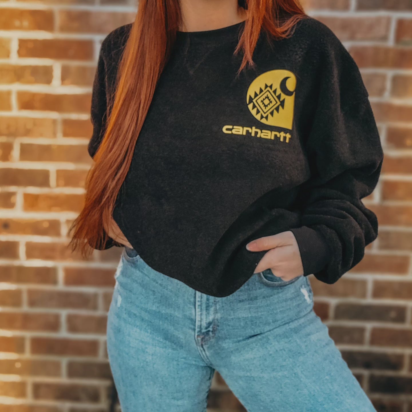 Super comfy fleece crewneck with western Carhartt logo