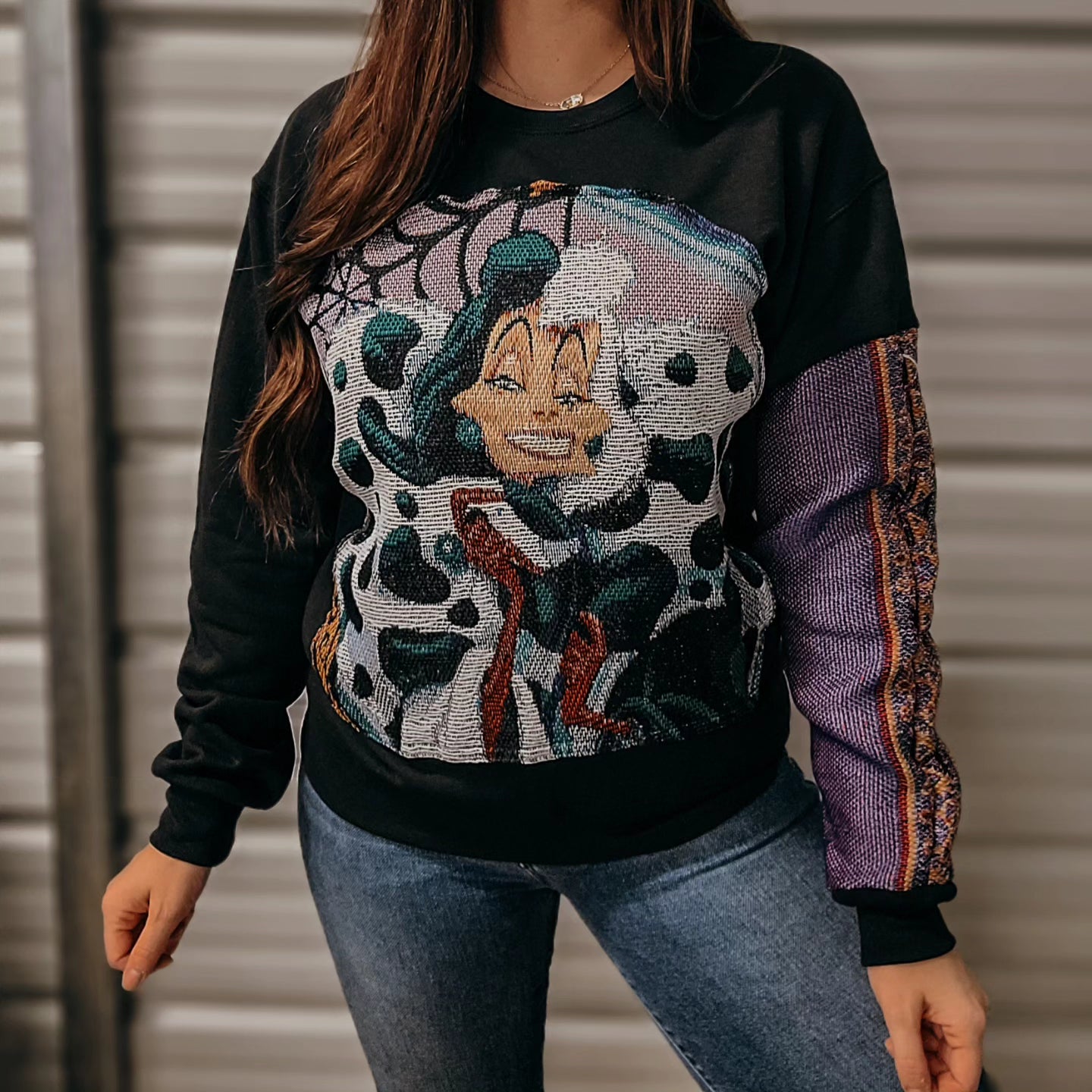 🖤 Cruella tapestry crewneck